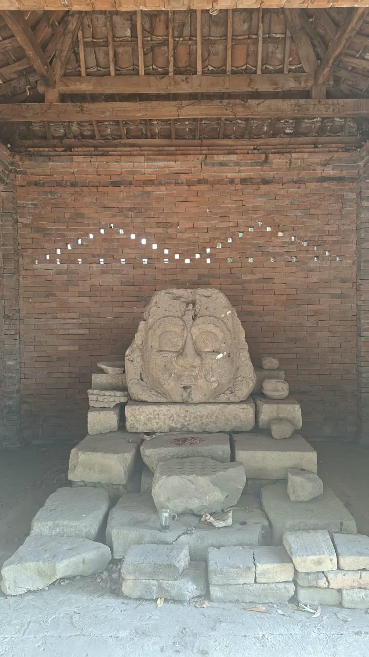 Foto Detail Pahatan Monolit Kalamakara